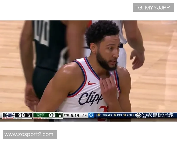 西蒙斯表现出色替补出战半场12中6贡献14分2篮板2助攻次节独得12分